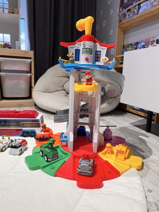 Англійська версія, База щенячий патуль,10 героїв, патрулевози