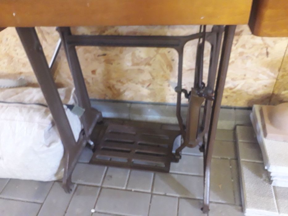 Продам швейную машинку бу