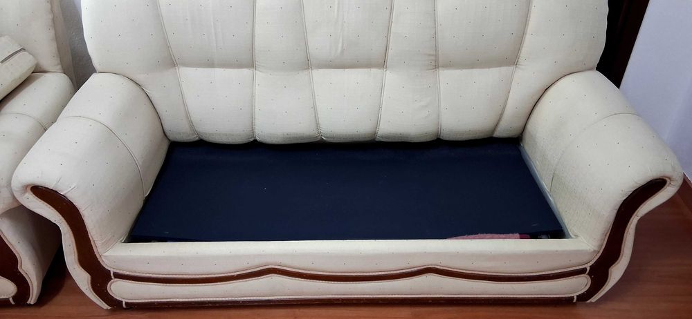 Conjunto de 3 sofás em bom estado (2 cadeirões e 1 sofá-cama