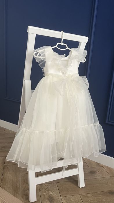 Нарядное белое пышное платье