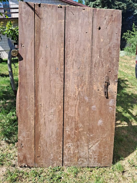 stare drewniane drzwi