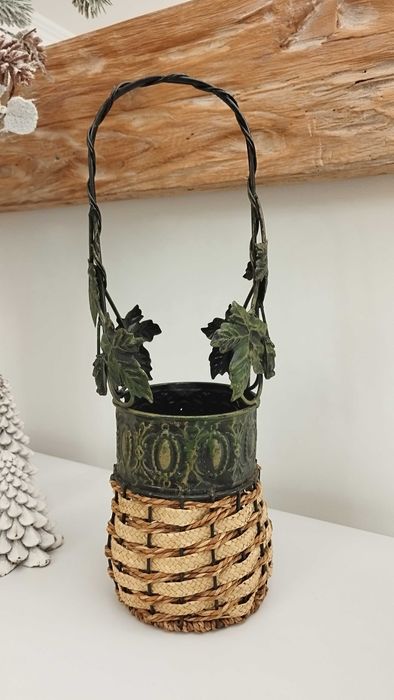 Cesta de vime e metal para garrafa vinho