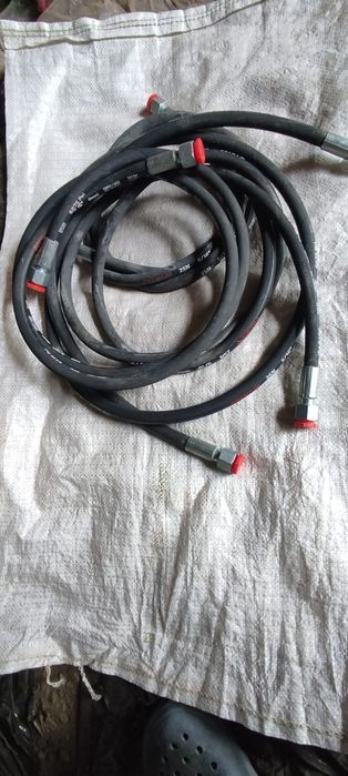 Шланг гідравлічні шланги, є довжиною 10,метрові,