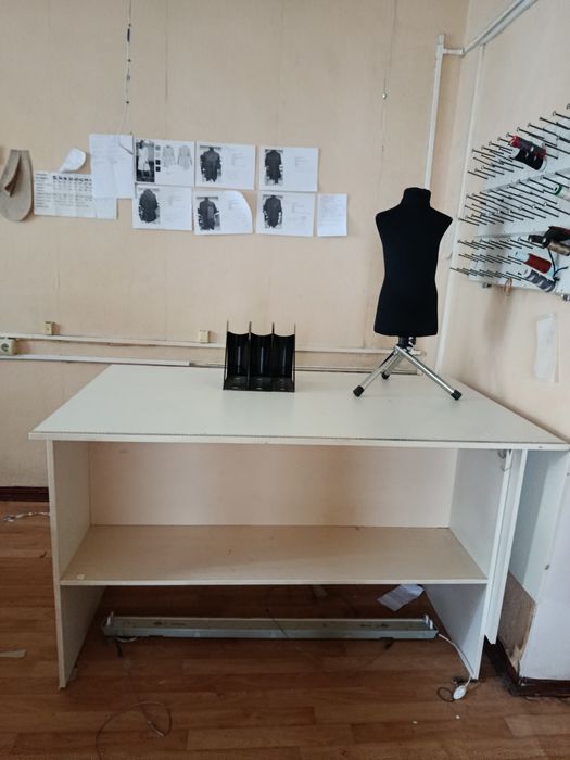 продам Меблі "Закройщика та Офісн, Рецепшн, Ниткотримачі