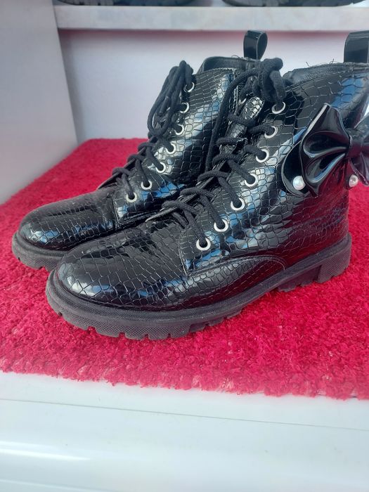 Botas pretas menina(negociável)
