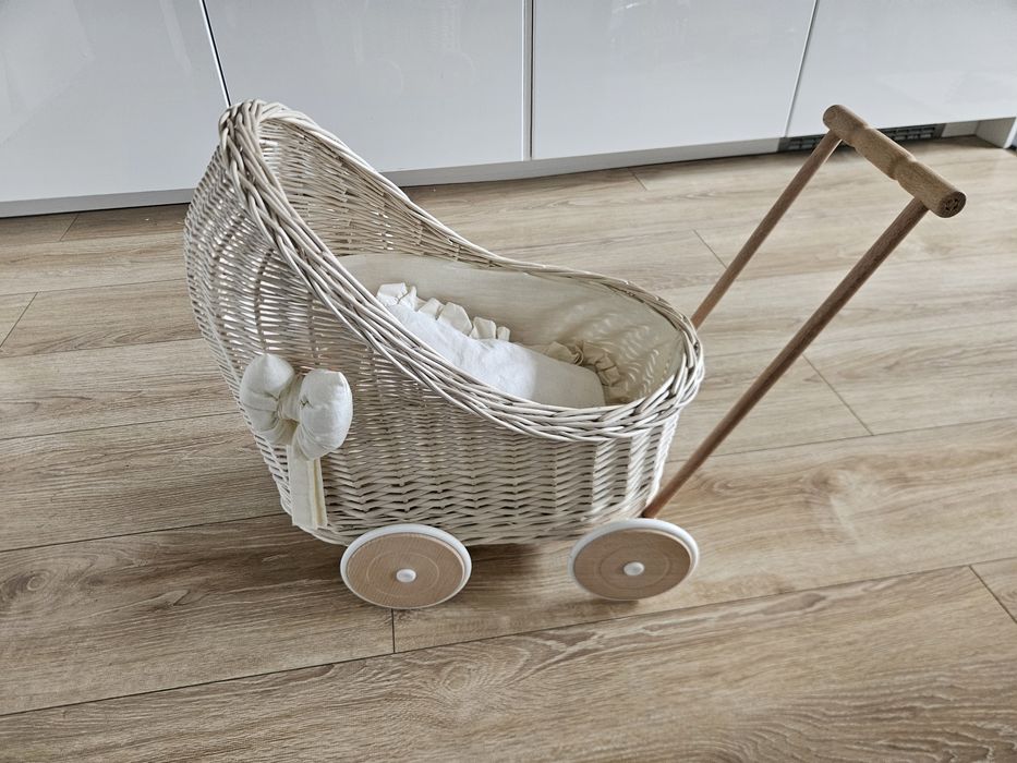 Wiklinowy wózek dla lalek