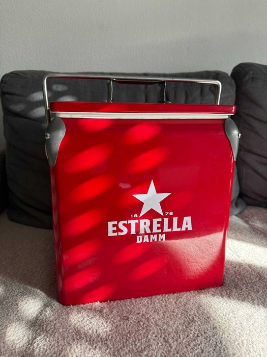 Geleira Metálica da Estrella Damm (Vermelha)