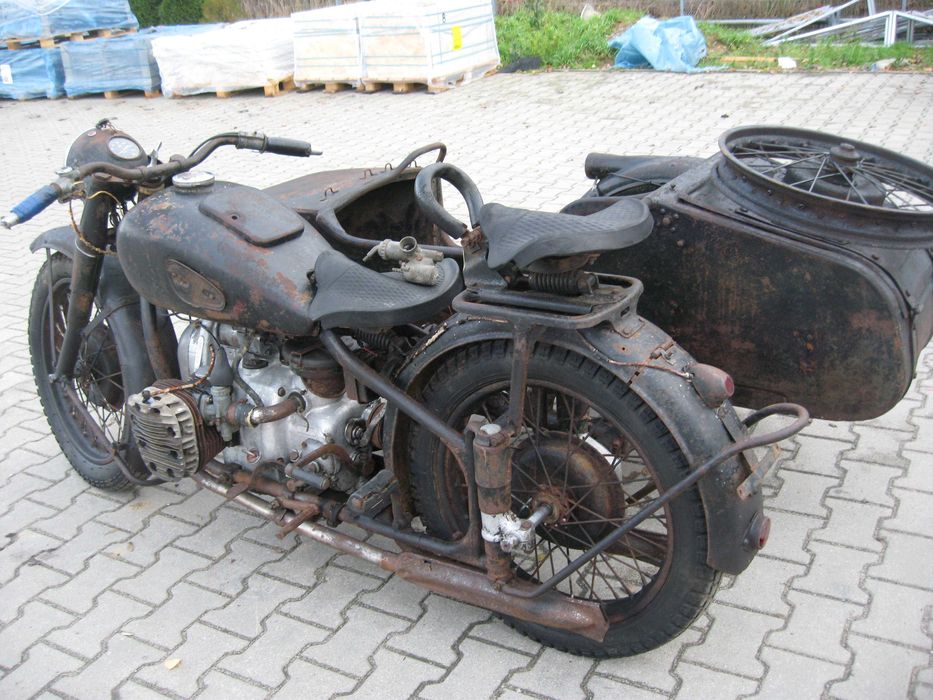Motocykl M 72 z dokumentami niski przod 54 rok