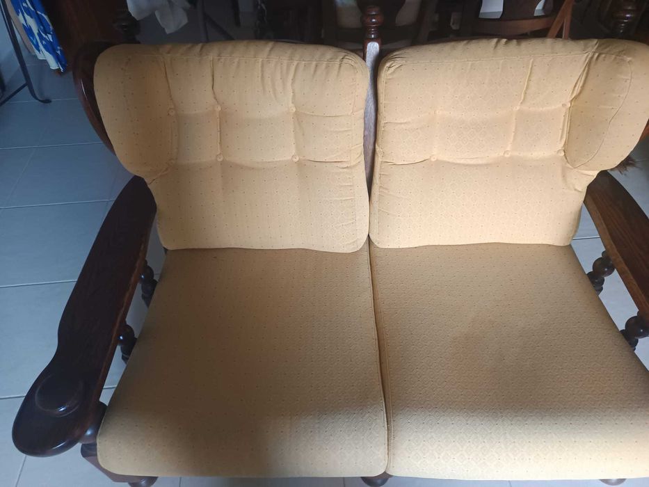 Sofas antigos em madeira