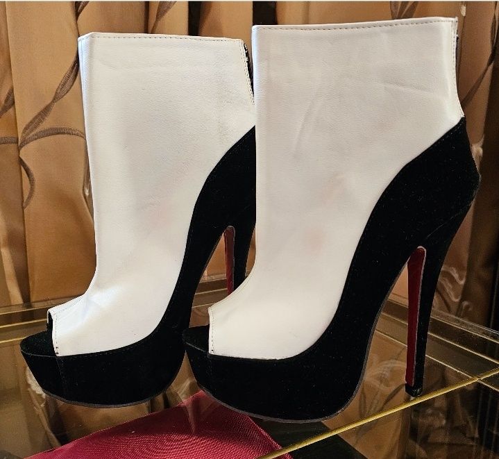 Ботильони, черевики, ботинки, взуття для танцівниць, стрипи,