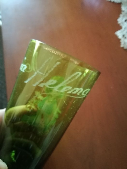 Copo antigo em vidro pirogravado e com o nome Maria Helena