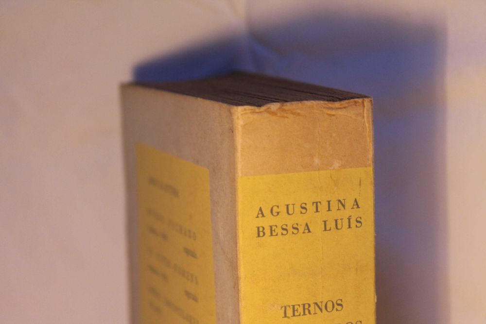 1ª edição de "Ternos Guerreiros" (1960), de Agustina Bessa-Luís