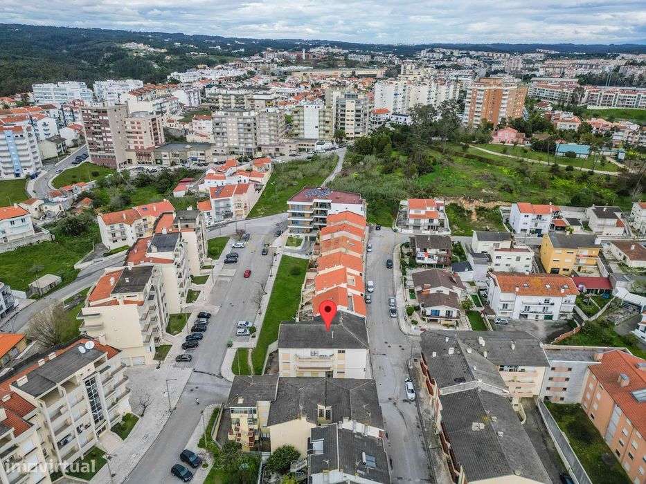 Garagem com 98,5 m² em Buarcos – Espaço Independente e Privativo