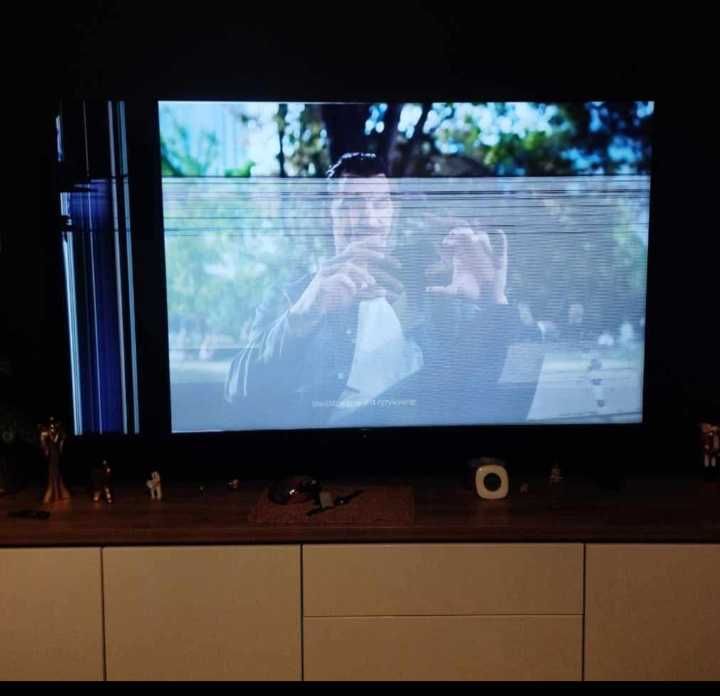 Monitor matryca telewizora Samsung 75 cali uszkodzony ue75au7102kxxh