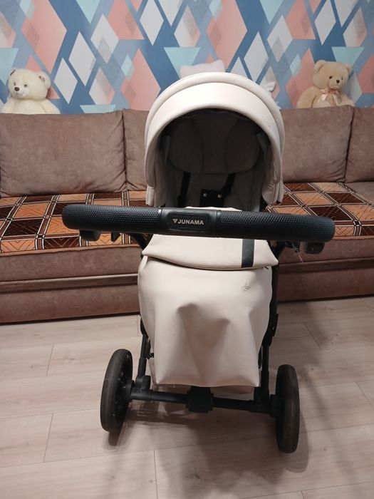 Продам коляску junama space еко шкіра (колір beige) 2 в 1 + автокрісло