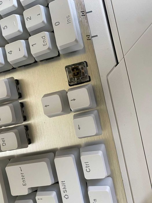 Teclado Mecânico Roccat Vulcan 122