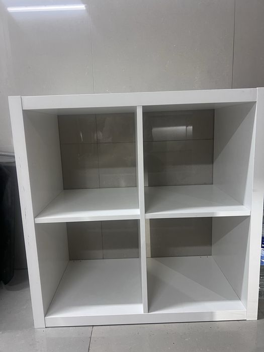 Conjunto: candeeiros + carpete + quadro + espelho + movel