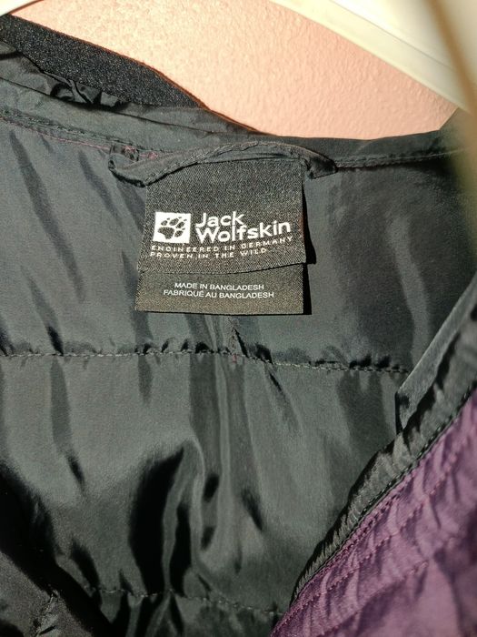 Пуховик лёгкий Jack Wolfskin,розмір L ,гарний стан!