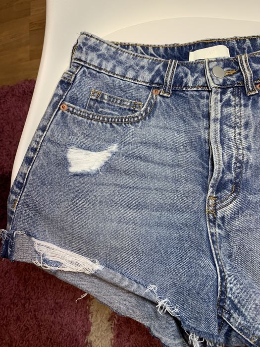 Джинсові шорти H&M жіночі, з потертостями необробленим краєм