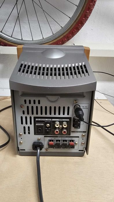 Rádio CD Sony avariado