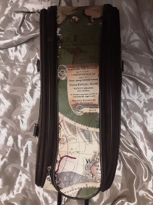 Чемодан на колесиках Via Vee с принтом"Карта мира"