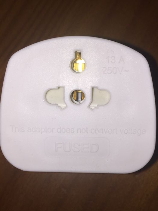 Adaptador eléctrico PT-UK