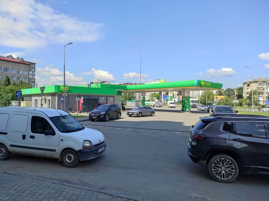 Продається комерційне приміщення по вул. Довженка, 21 Б