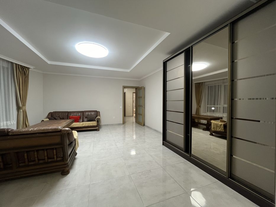 Калинова слобода-2,містечко закритого типу,сучасна квартира.