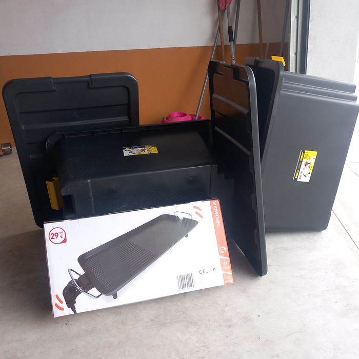 Vendo 2 Caixas Plásticas 100 l + Grelhador novo + Banco.