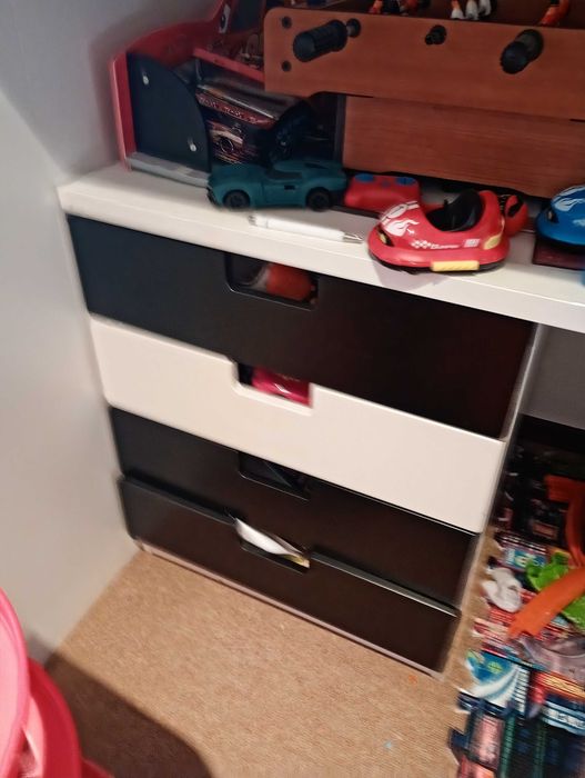 Cama elevatória IKEA c/ secretária e arrumação