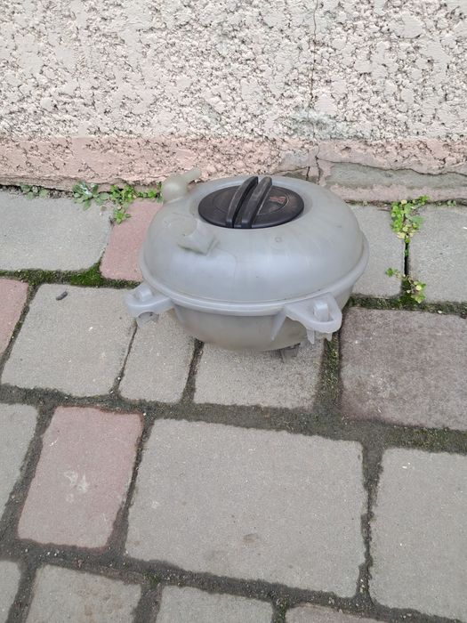 Розширювальний бак на Volkswagen Passat В8