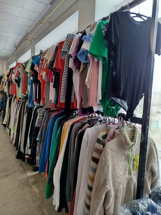 Секонд-хенд розпродажа