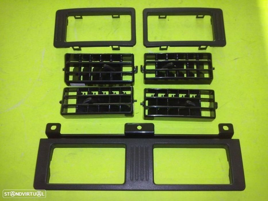 Grelhas e aros do tablier Nissan Pickup D21 (Novos)