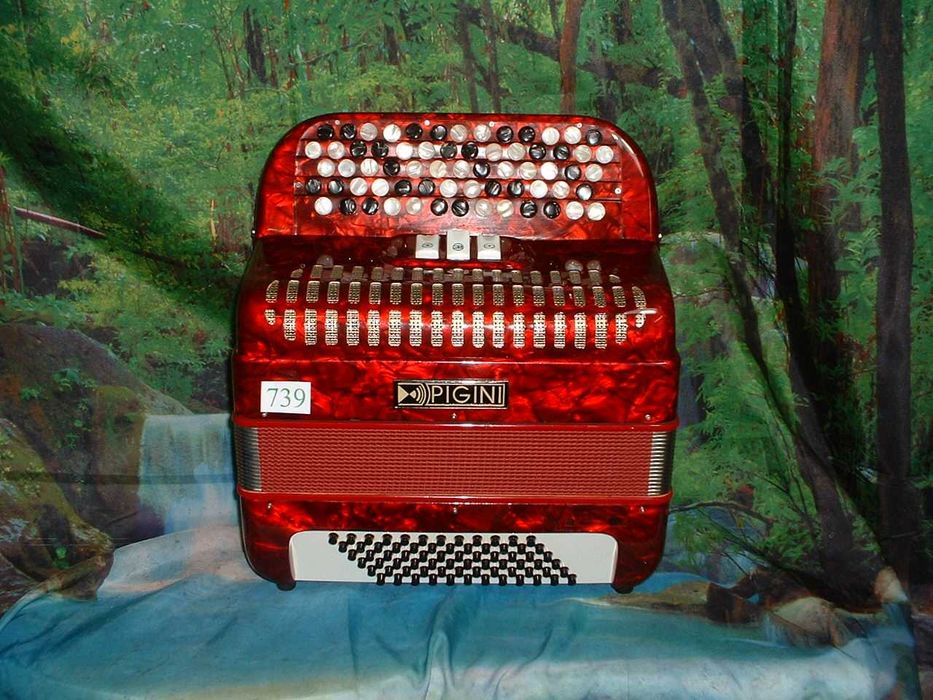 Acordeao a venda R , N. 739