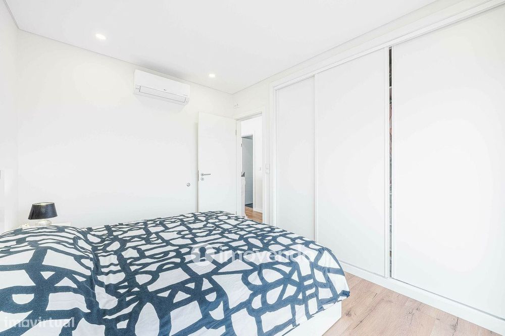 Moradia T3+1 moderna e exclusiva, com garagem e jardim, em Porto Salvo