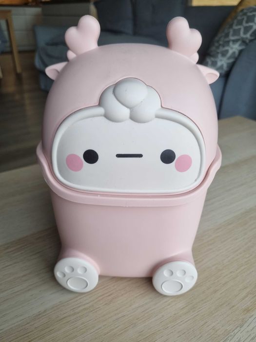 kosz na śmieci mini plastikowy na biurko dla dzieci różowy pokrywa