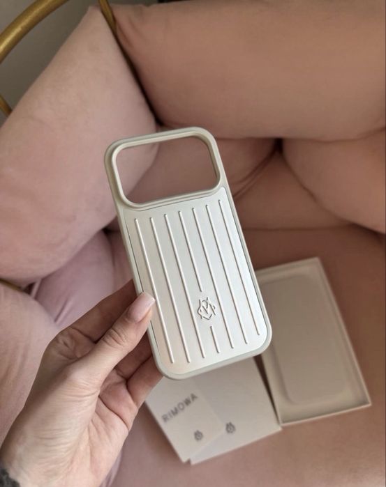 Rimowa case 17 pro srebrny