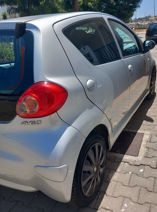 Toyota Aygo em muito bom estado geral
