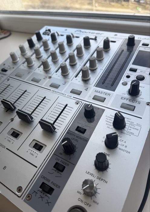 Мікшер Pioneer DJM 700