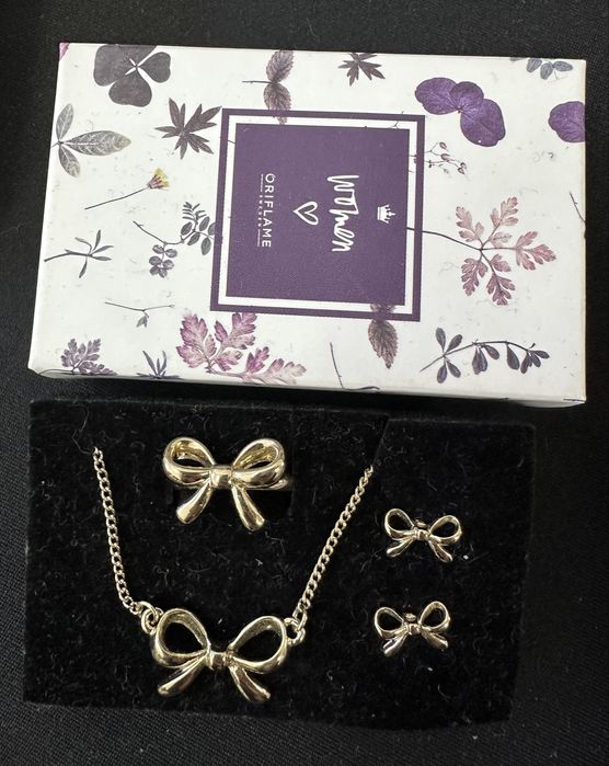 Caixa Colar + Brincos + Anel Laço