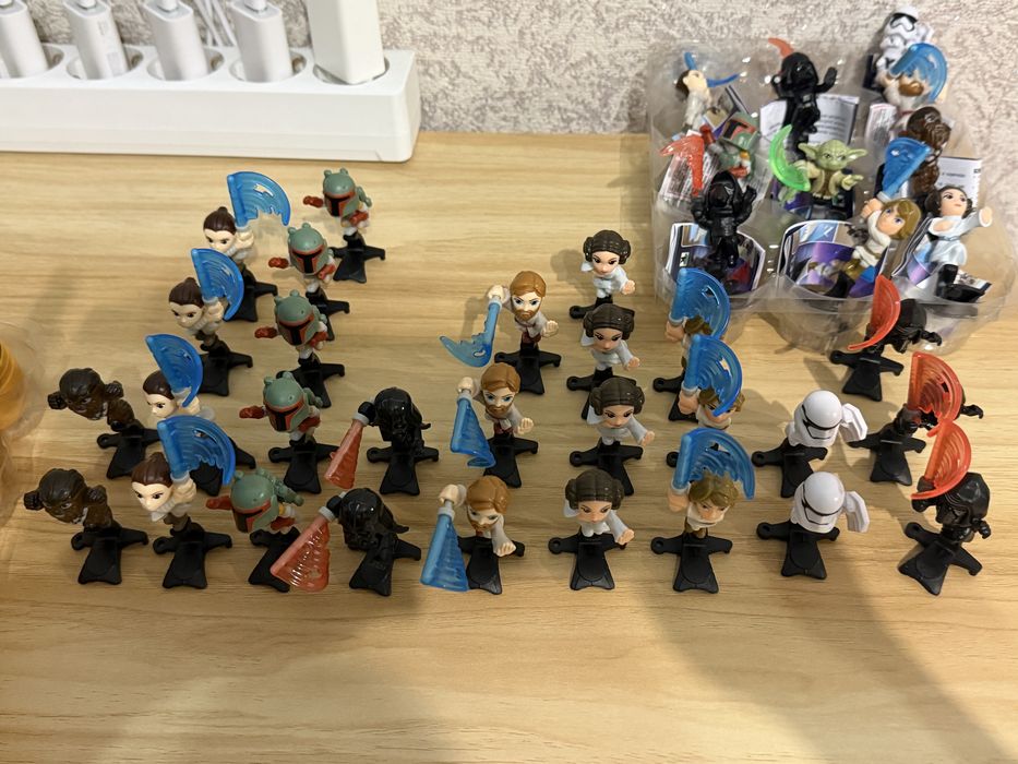 10 фігурок kinder Star Wars залишився  боба фет!
