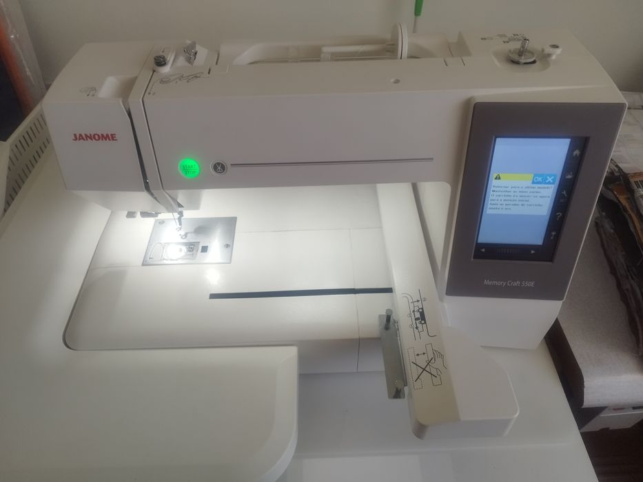 Janome MC550E – Como Nova + 4 Bastidores + Revisão Feita