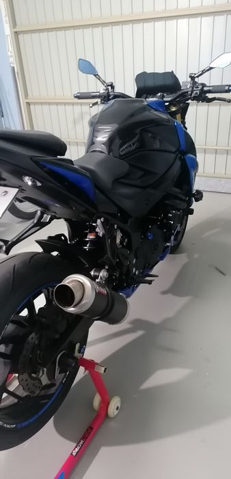 Suzuki gsx s 750