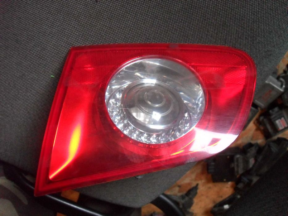 Lampa tylna klapy bagażnika vw passsat b6 kombi prawa