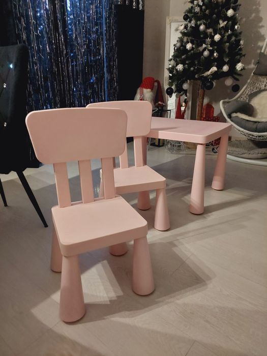 Stoliczek z krzesłami dla dziewczynki