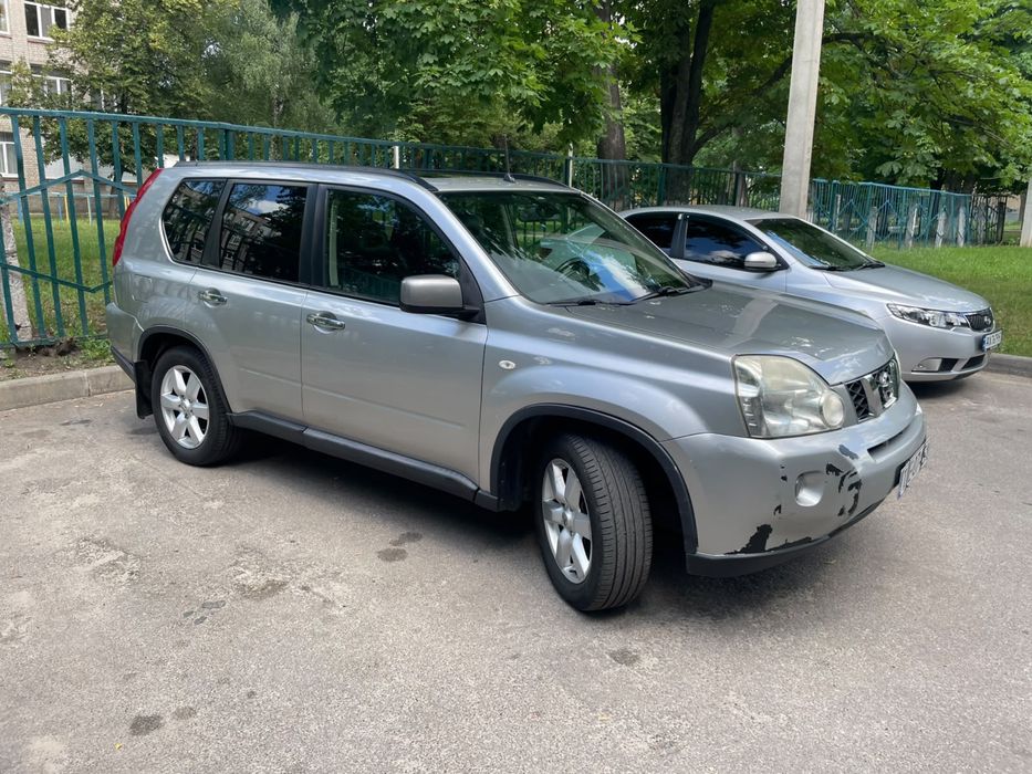 Nissan X-trail.
