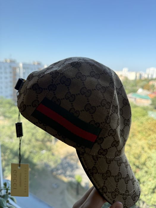 Кепка Gucci.