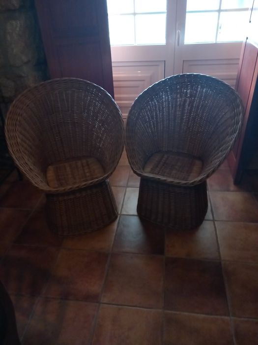 Cadeiras em palhinha