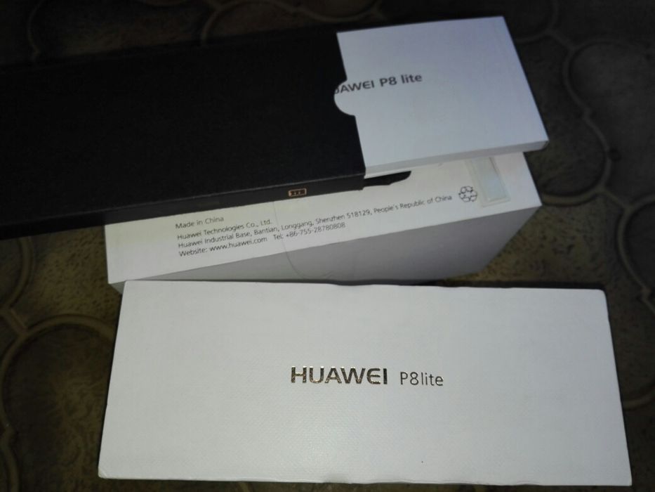 pudelko z instrukcją do telefonu Huawei P8lite