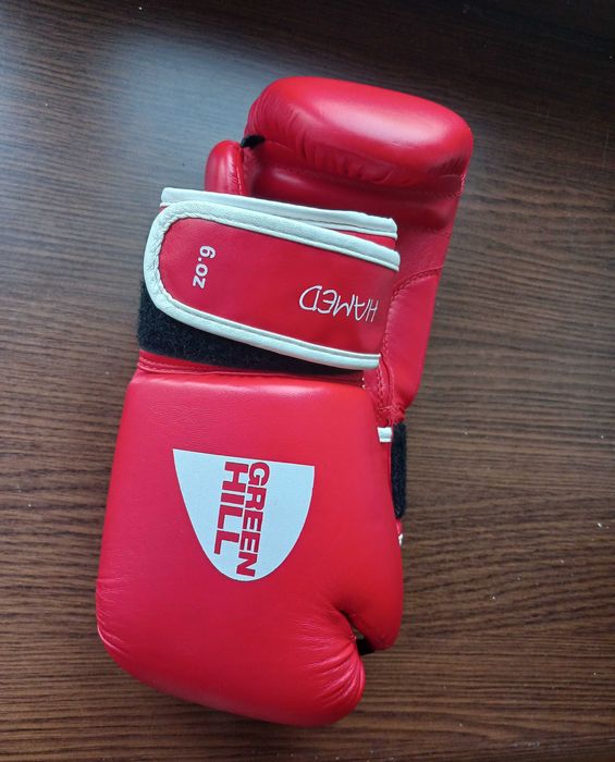 набор для единоборств для подростка (перчатки, шлем, т.д)